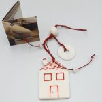 Χειροποίητο κρεμαστό κεραμικό γούρι σπίτι (0088)