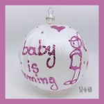Γυάλινη χριστουγεννιάτικη μπάλα "Baby is coming" ροζ