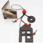 Χειροποίητο κρεμαστό κεραμικό γούρι σπίτι (0109)