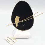 Αυγό με πουλί σε κλαδί