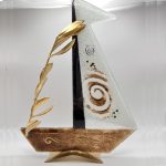 Καράβι με επιμεταλλωμένο κλαδί ελιάς