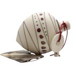 Χειροποίητη κεραμική σβούρα-γούρι λευκή μακρόστενη (0097)