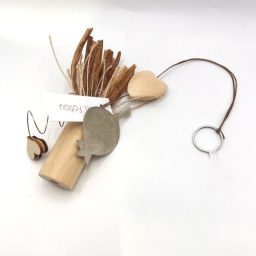 Γούρι ρόδι σε ξύλινο κύλινδρο (100616)