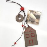 Χειροποίητο κρεμαστό κεραμικό γούρι σπίτι (0081)