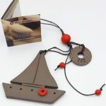 Χειροποίητο κρεμαστό κεραμικό γούρι καράβι (0093)