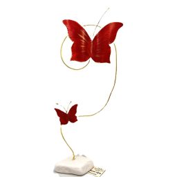 Πεταλούδες κόκκινες σε κλαδί