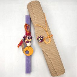 Λαμπάδα χειροποίητη με μενταγιόν κοπέλα